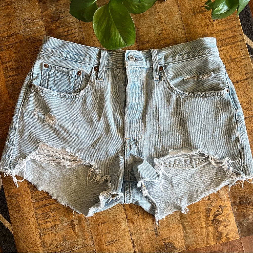 Levi's 501 Light Wash Denim Disttessed Shorts Size W 30